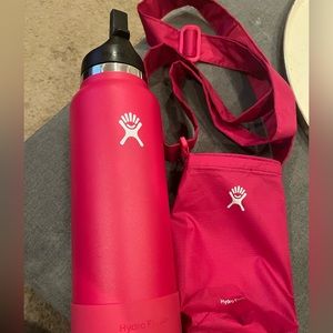Hydro Flask 40 oz. Water Bottle in Snapper Wide Mouth Straw Lid w/ Boot & Sling